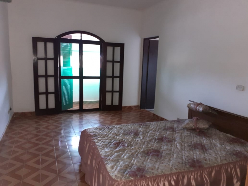 CASA COM 05 DORMITÓRIOS, 02 PI